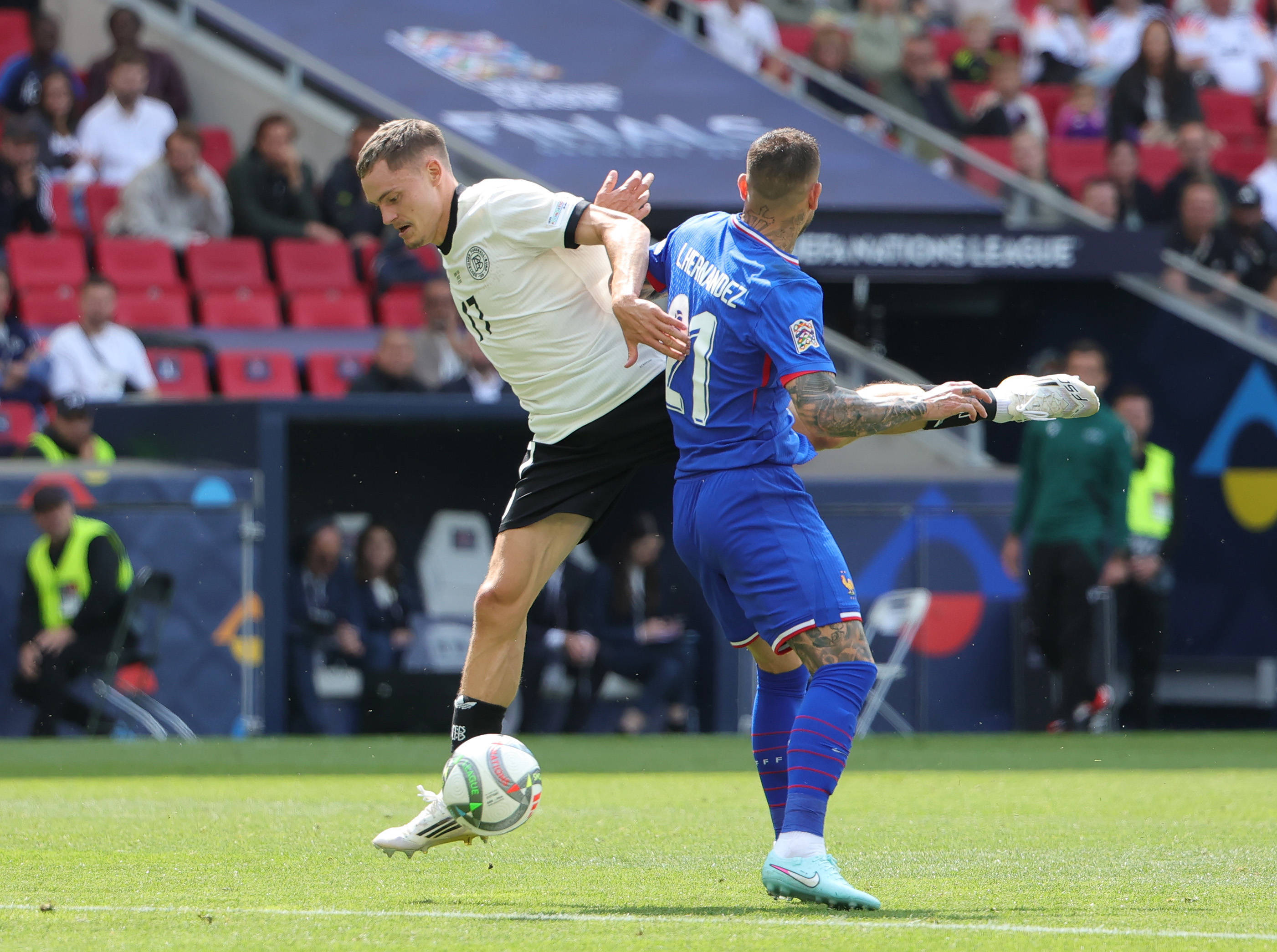 西甲赛程吃紧，罗马赛后更衣室发声，质疑声仍在，年轻球员得到机会的简单介绍