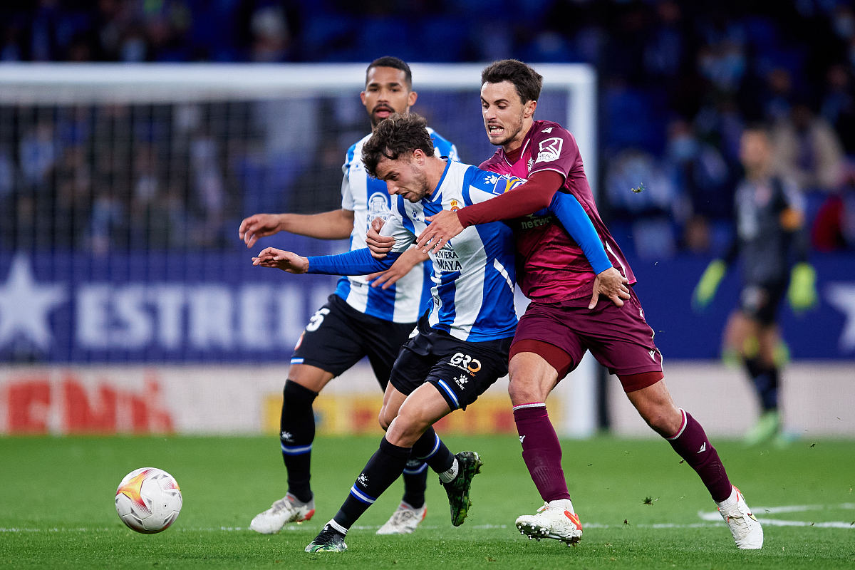 金年会h5-包含费耶诺德训练开放日；今晚遗憾出局引欢呼；欧冠在即；球探报告显示潜力的词条