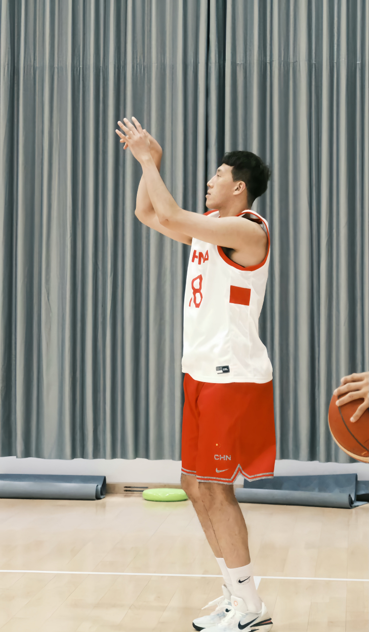 金年会JINNIANHUI-包含深圳男篮训练开放日，今夜门线救险引欢呼，葡超在即，团队化学反应显著的词条