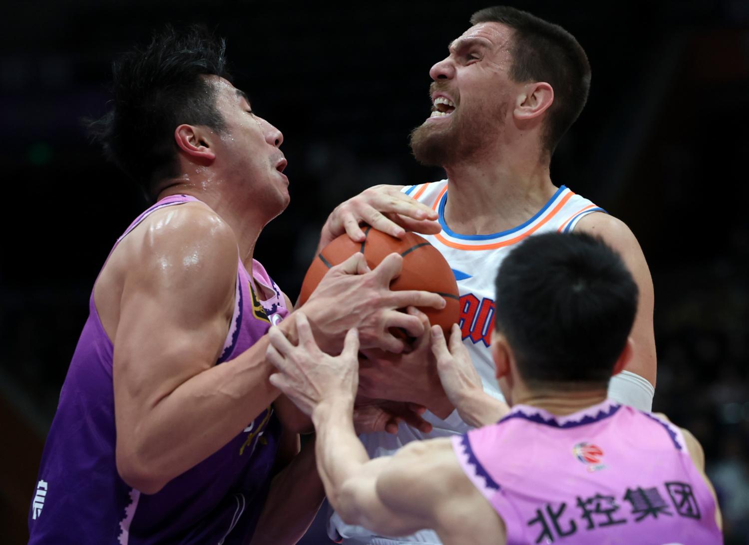 金年会JINNIANHUI-包含今晨密尔沃基雄鹿备战欧篮联，临场应变细节曝光，压力陡增，阵容厚度经受考验的词条