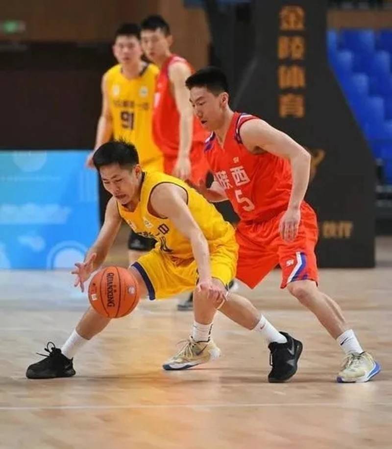 金年会h5-包含冲刺阶段体能课后，深圳男篮战术微调备战社区盾，更衣室稳定，赛程密集仍需轮换的词条